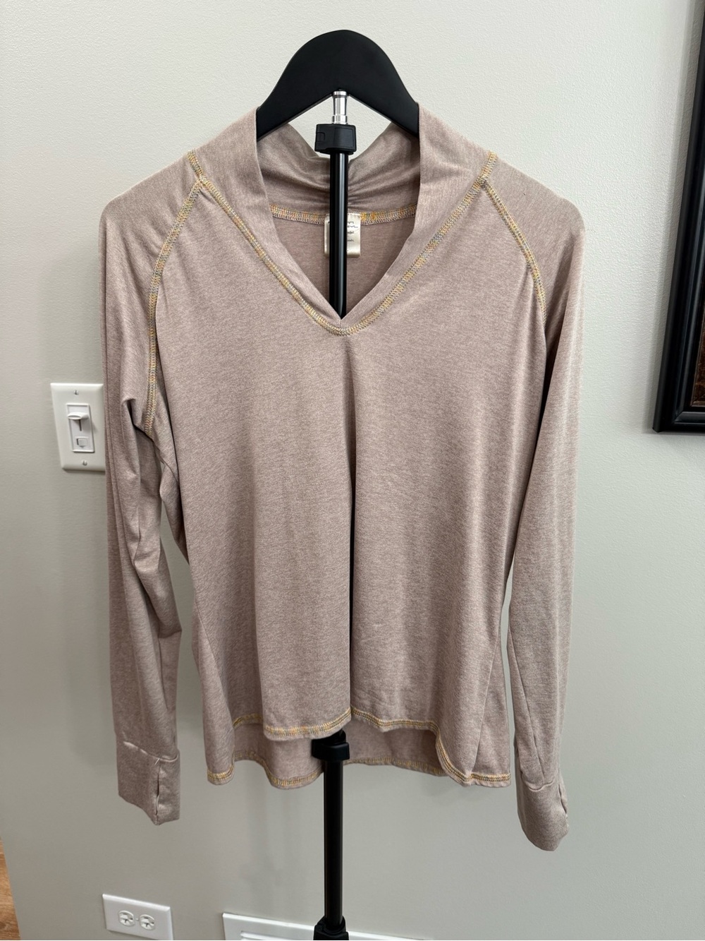 Autumn Teneyl Women's V-Neck Long Sleeve Tunic Top in Light Taupe